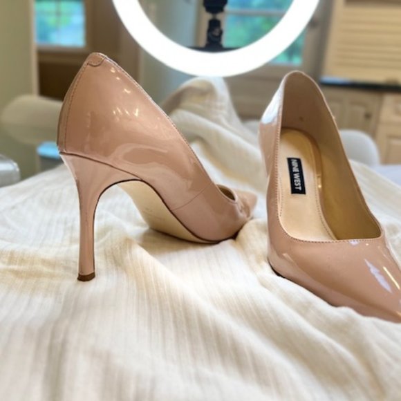 Nine West pink beige 3.5" heel patent leather pumps - Picture 2 of 6